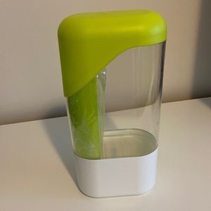 Pampered Chef Herb Keeper